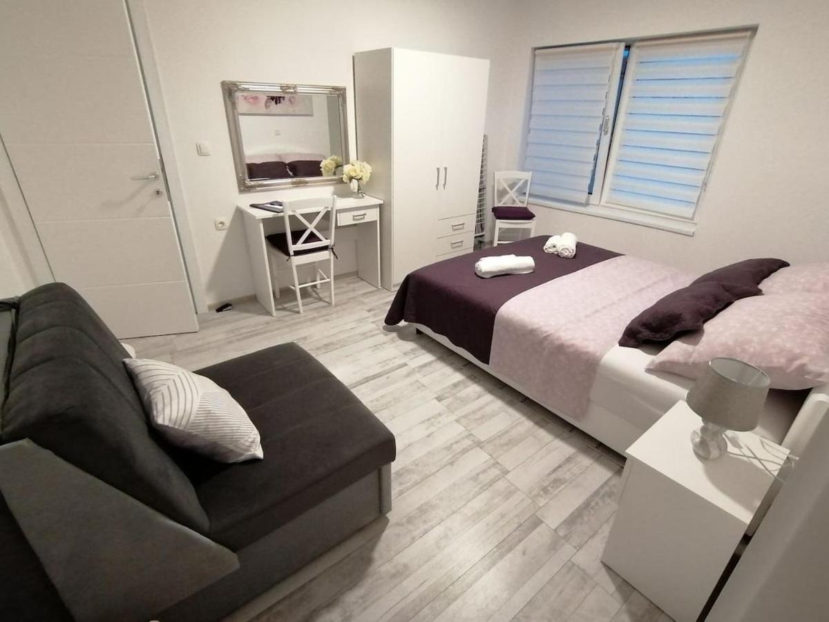 Apartman Lidija Dinjiška Exterior foto