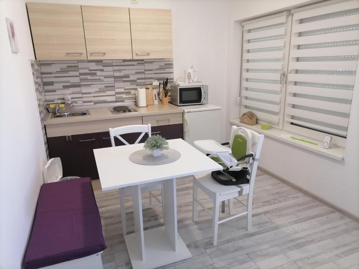 Apartman Lidija Dinjiška Exterior foto